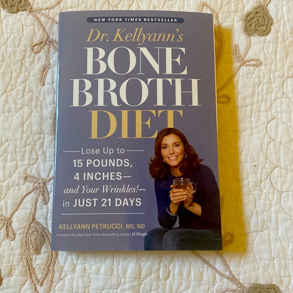 Dr. Kellyann’s Bone Broth Diet Book. Paperback.